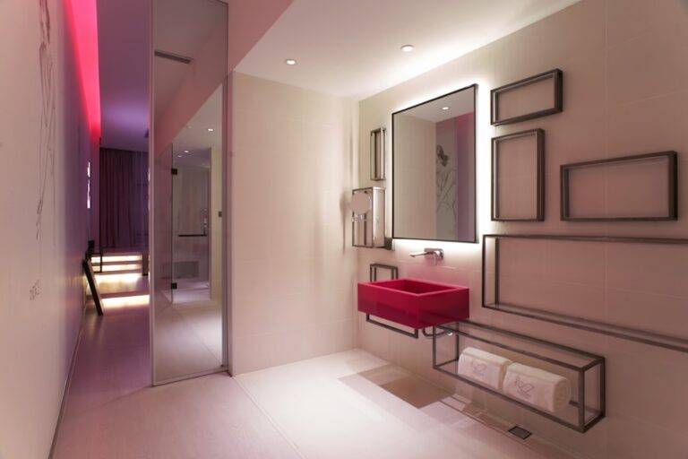 Réflexions architecturales : comment sublimer l’espace et la lumière grâce aux miroirs